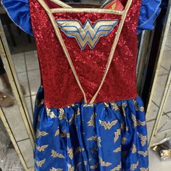 Halloween Girls wonder woman’s costume