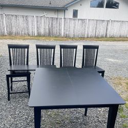 Breakfast Table And Chairs 