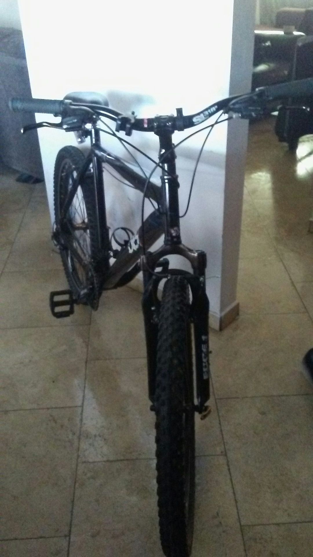 Diamondback response mountain bike in great condition only asking $150 or best offer