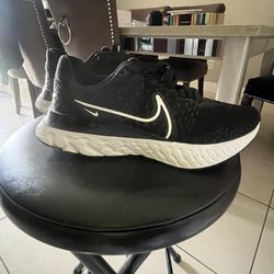 Women’s Nike Size 6 