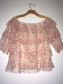 Shoulder pink shirt