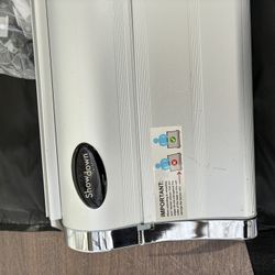 SHOWDOWN  displays  banner