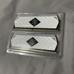 XPG Spectrix D41 DDR4 RGB 3200MHz 16GB (2x8GB) 288-Pin PC4-25600 Desktop U-DIMM Memory Retail Kit White (AX4U320038G16-DT41)