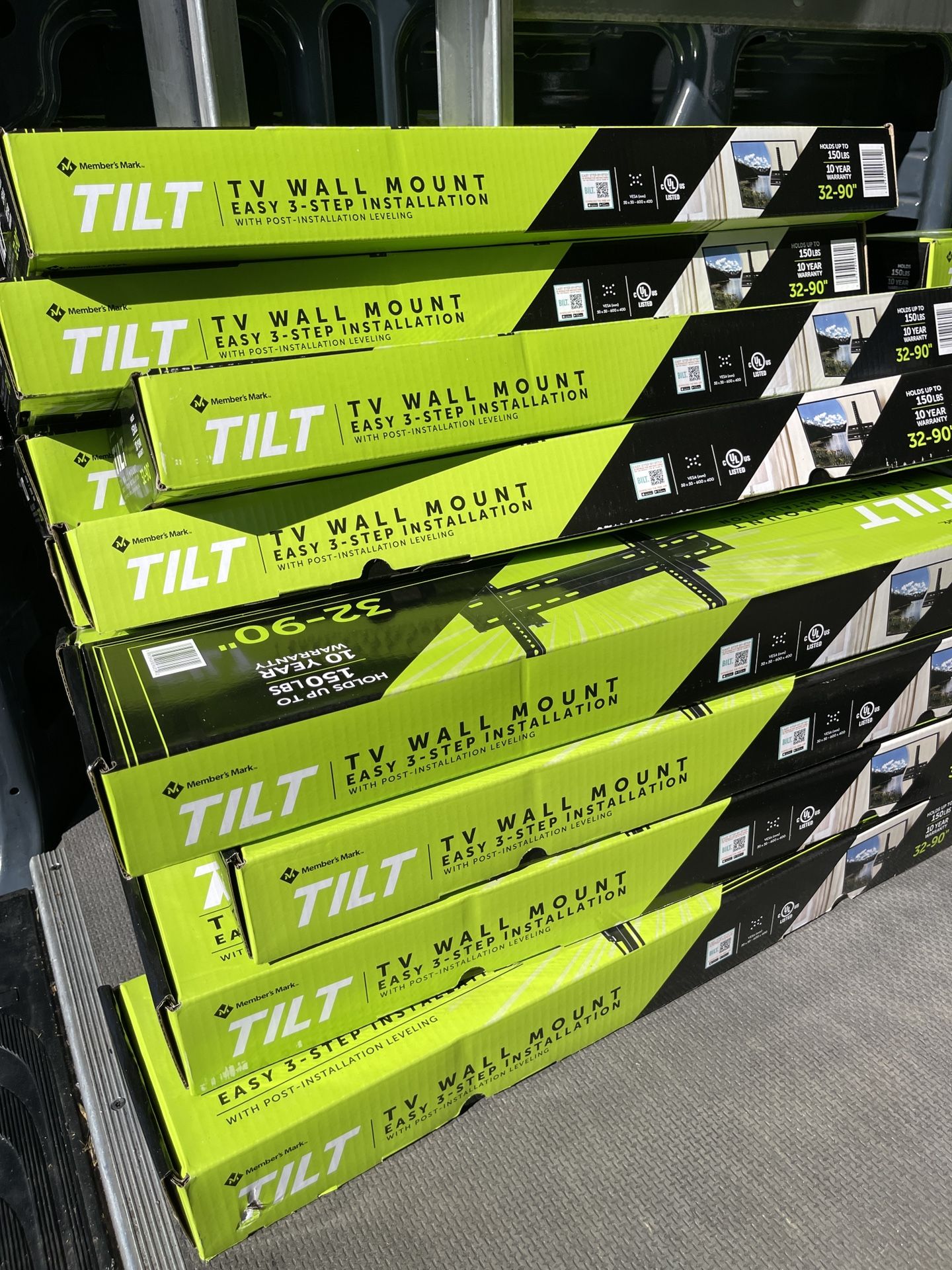 Member's Mark Extending Tilt TV Wall Mount with Levelling Design