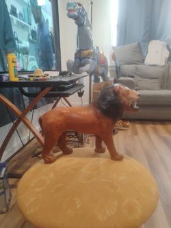 King of the Lions not sure what kind of material $40