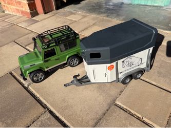 Bruder trucks - land Rover and horse trailer