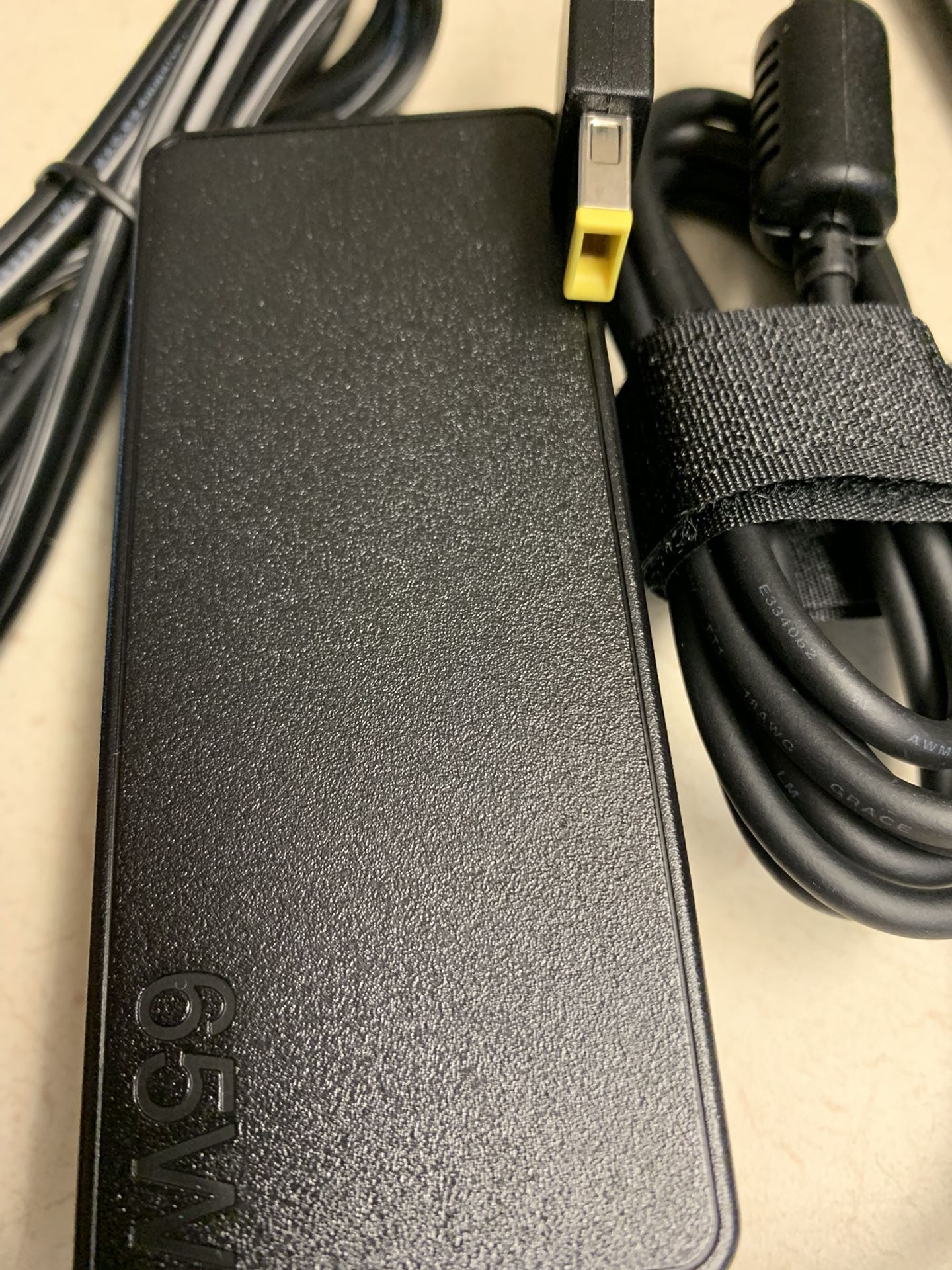 New Lenovo 65w Slim Tip Ac Adapter