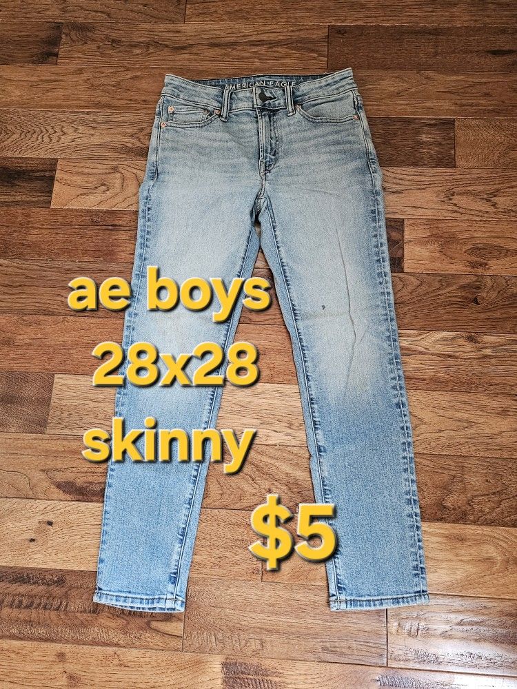 Worn 1x. Small Dot On Knee AE American Eagle