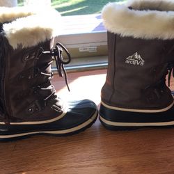 Girls Fur-lined Winter Boots. Brown. Size 5. Like New