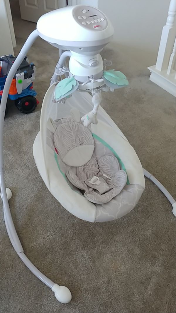 Fisher price giraffe swing for Sale in Victorville, CA - OfferUp