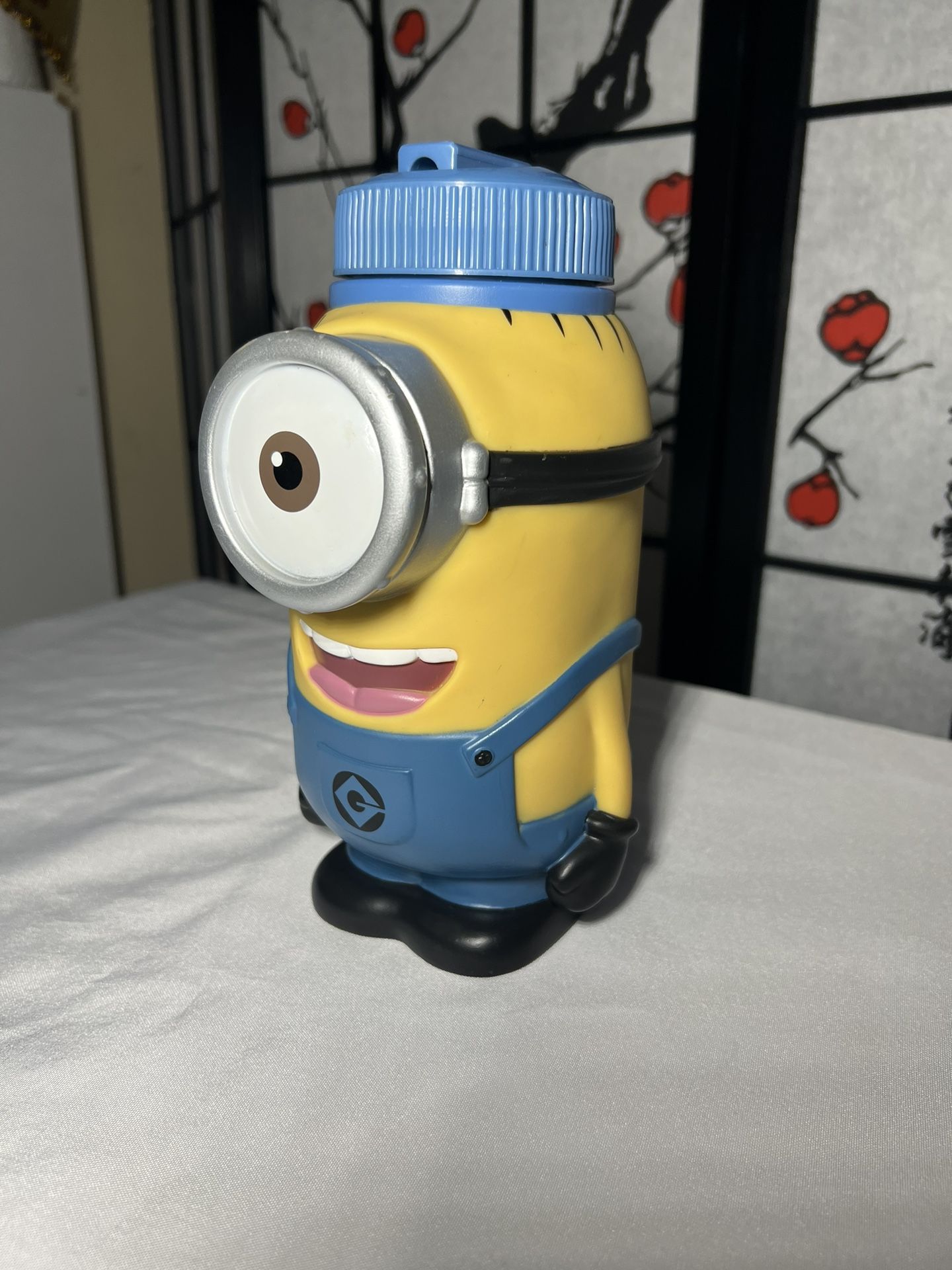 Dave The Minion Souvenir Water Bottles On Sale In A Retail Store At  Universal Studios Orlando Florida Stock Photo - Alamy