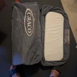 Graco Pack And Play With Changing Table/ Travel Crib