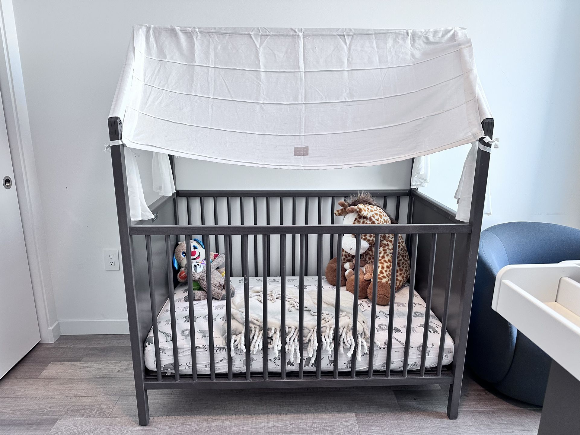 Like New Stokke Home Crib Bed With Baby Changer And White Roof