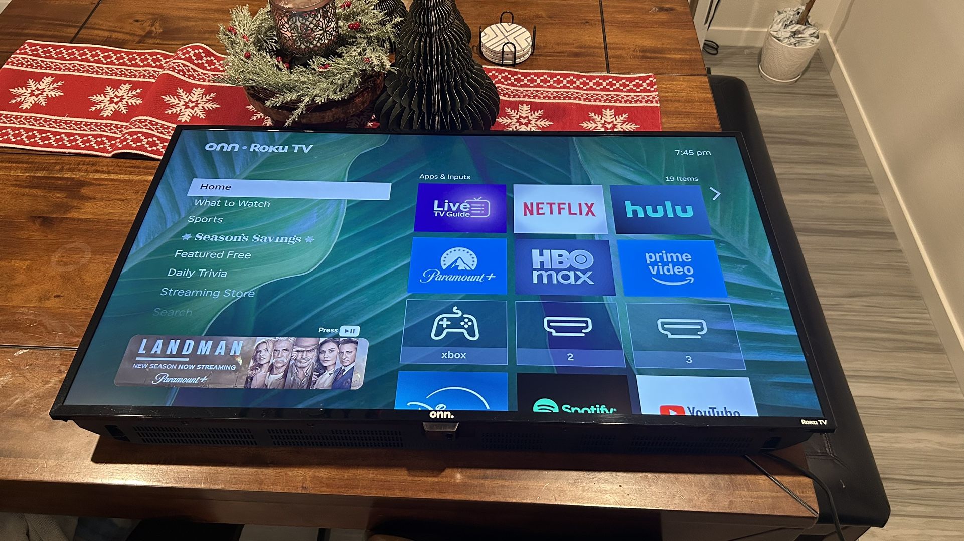 onn 43” 4K UHD Roku smart tv