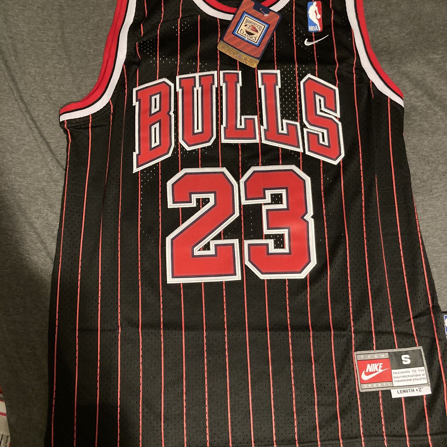 97,98 White Chicago Bulls Michael Jordan Jersey Letters Stitched XL for  Sale in Aurora, CO - OfferUp