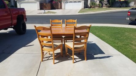 Kitchen Table with 4 Chairs