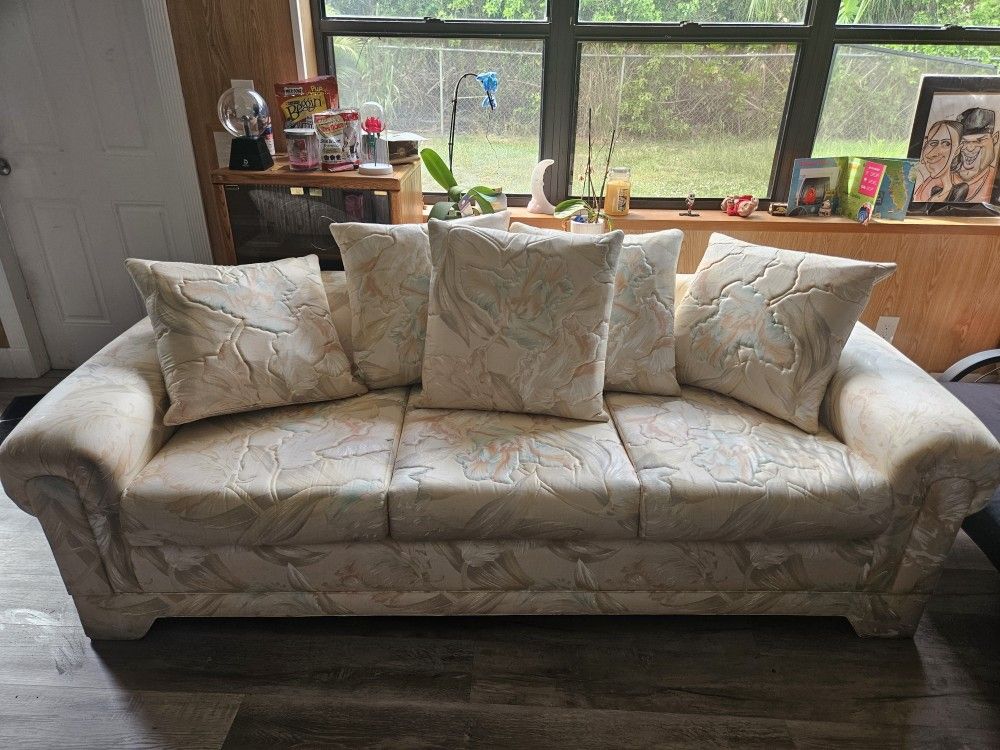 Floral Couch 🛋 