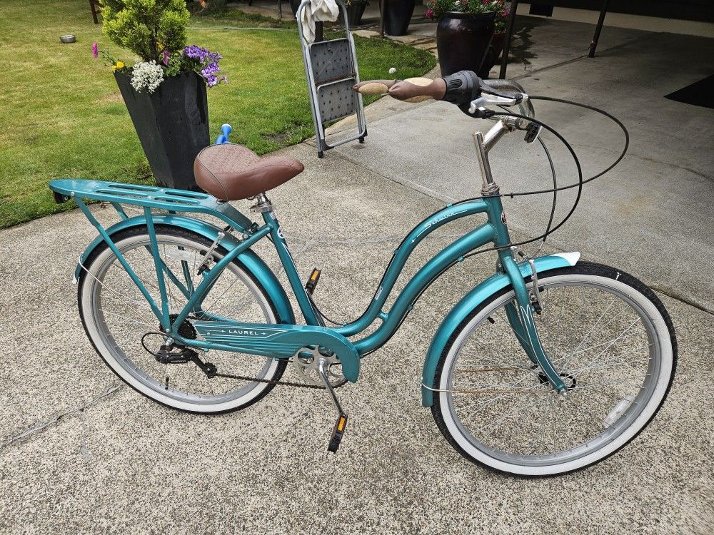 Schwinn Laurel Cruiser Bike