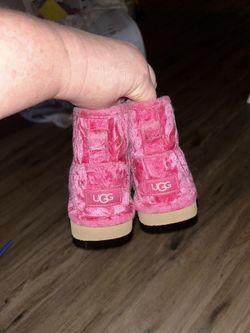 Pink Uggs size 13