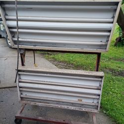 Two 4' Four Light Bulb Fixtures On Rolling Stand