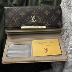 NWOT Louis Vuitton Wallet 
