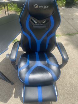 Gaming chair with desk