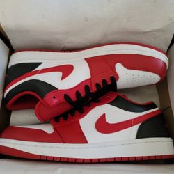 Jordan 1 Low Bulls Sz. 9.5