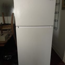 White midea Fridge. Excellent Condition 