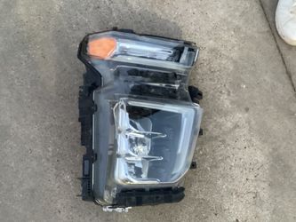 2021 Chevy Silverado 2500 passenger headlight