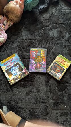 Five Nights at Freddy’s Books Bundle – Graphic Novel + Ultimate Guides – FNAF