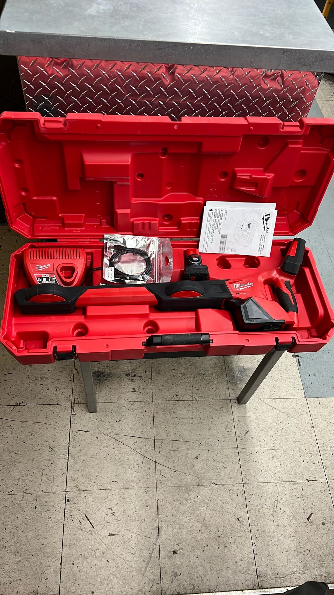 Milwaukee 2580-21 Wireless Hand-Held Pipeline Locator