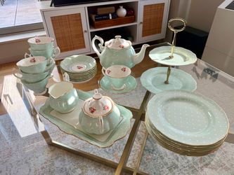 Royal Albert 8 person tea set - 29 pieces