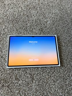 Samsung galaxy S10 Ultra 256 GB w/ Samsung keyboard