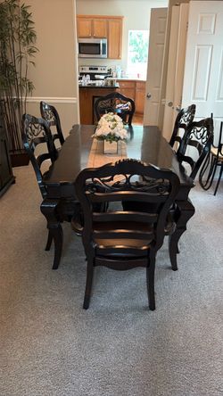Black Dinning table
