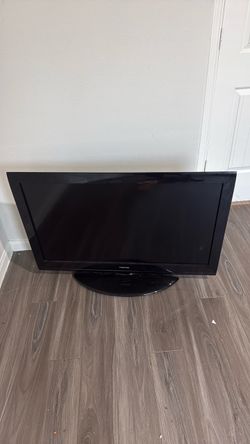 Tv 40$ must pick up today it works just need it gone