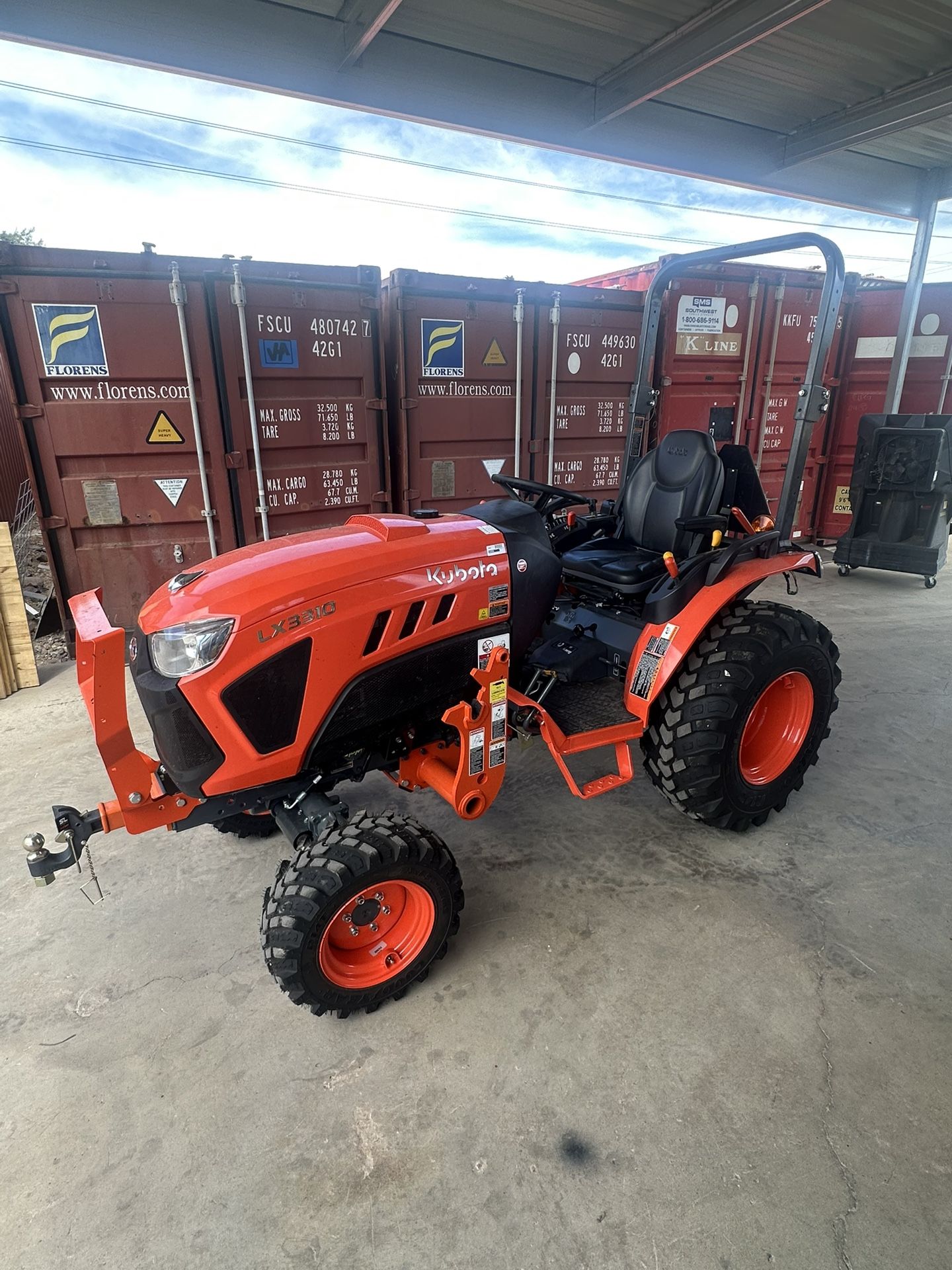 Kubota LX3310HSD Compact Tractor.