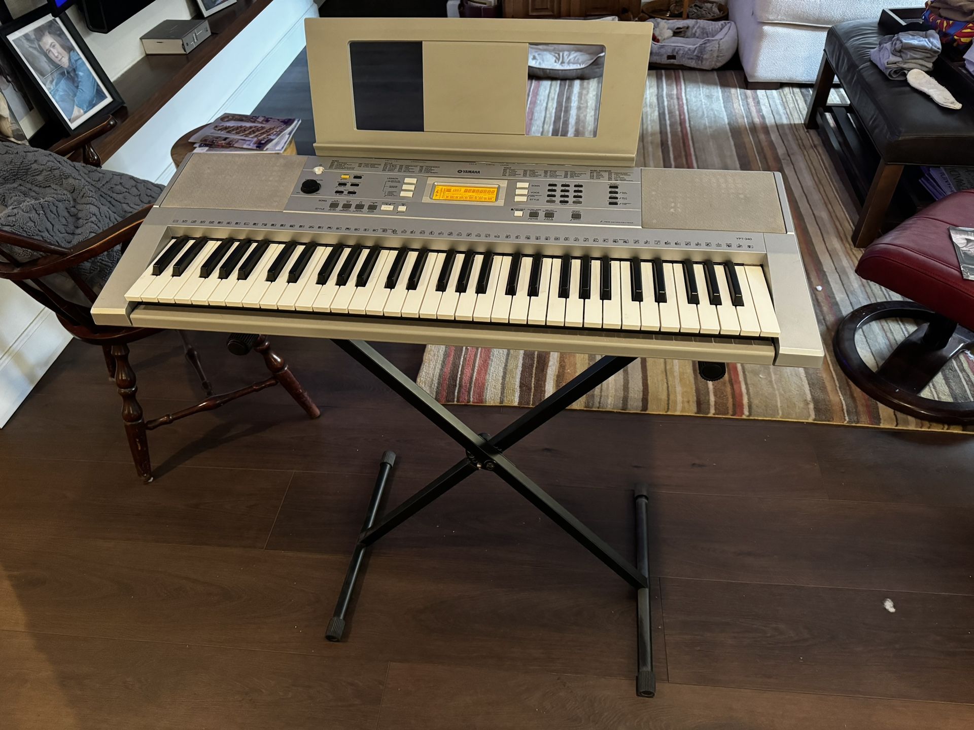 Yamaha Keyboard And stand