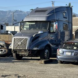 2020 Volvo VNL 860 WRECKED $8500