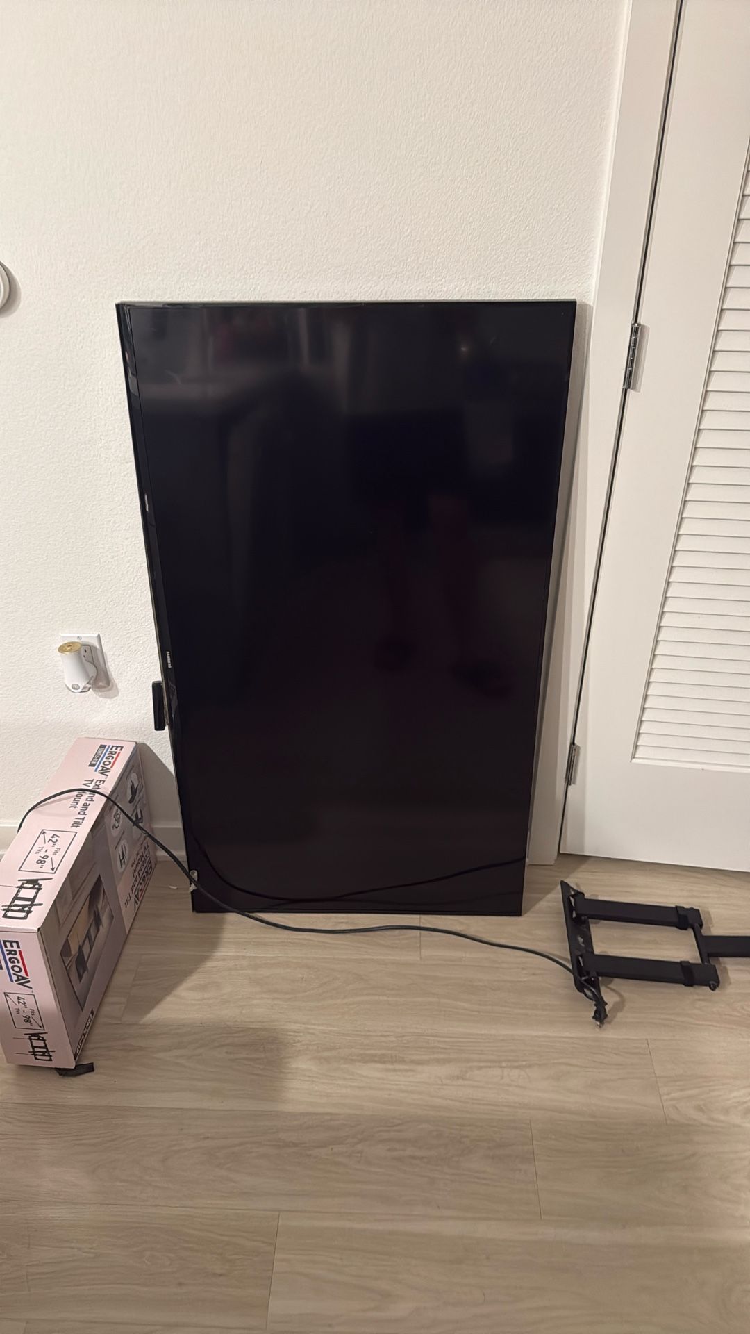 Samsung TV W/ Roku