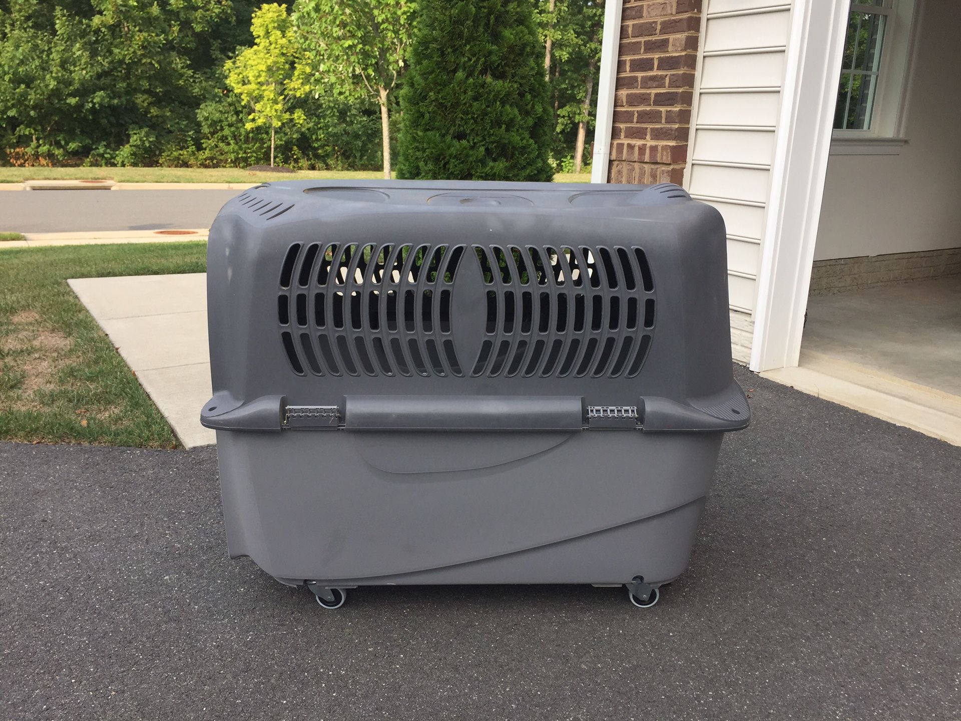 Dog plastic cage, kennel, 3XL for travel with wheels