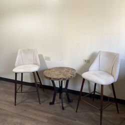 Bar Stools With End Table 