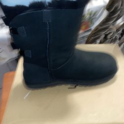 Ugg Bailey Bow Black Size 7,9