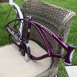 Vintage Schwinn, Retro, Stingray, Grape Krate, Original Paint, 20” Kids Frame, Chrome Fender, Chainguard, Located in LaHabra