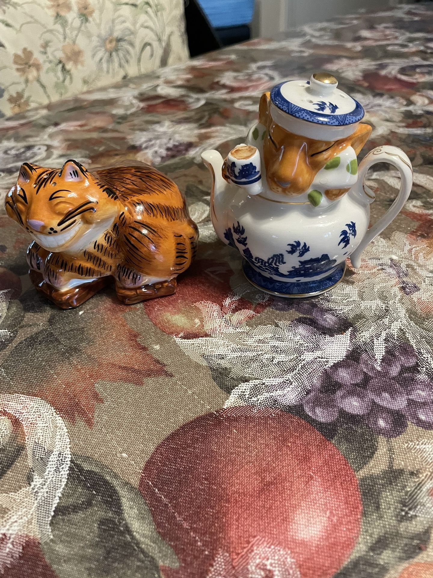 Paul Cardew Design Alice In Wonderland Dormouse Teapot Which Doubles As A Salt And Pepper Shaker  New