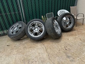 (4) 305/45r22 wheels and tires