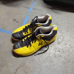 Yonex Us Size 7 Badminton Shoes Great Condition