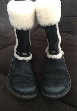 Ugg snow boots
