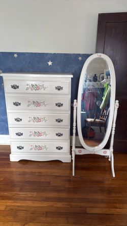 Chest of Drawers and matching mirror