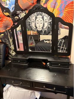 Vanity $150 I paid for it 100 is what I’m asking