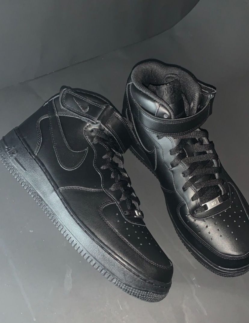 Nike Air Force 1 (Mid Top)